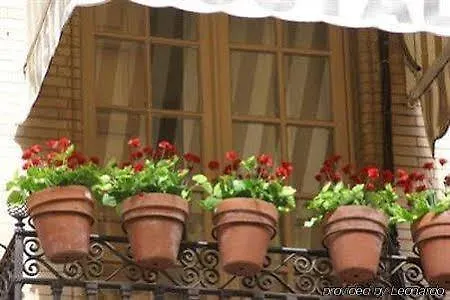 Hostal Van Gogh Seville Apartment