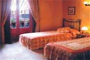 Hostal Van Gogh Seville Apartment