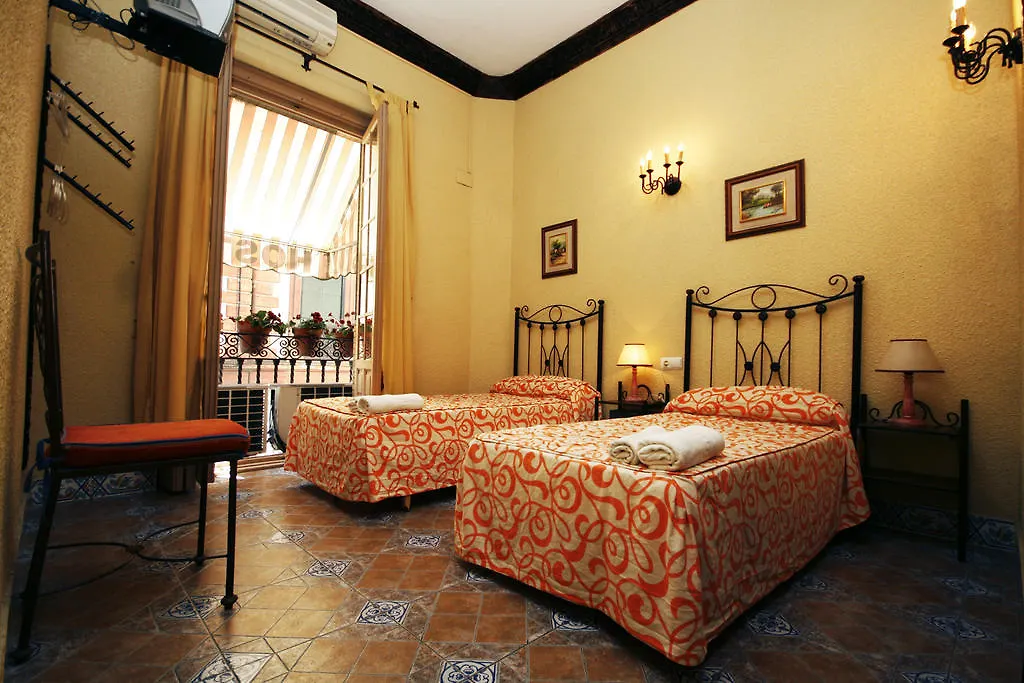 Hostal Van Gogh Seville Apartment