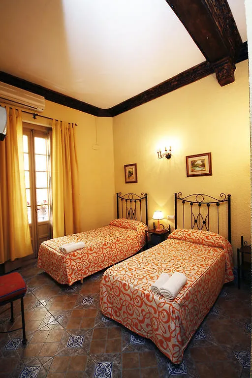 Hostal Van Gogh إشبيلية